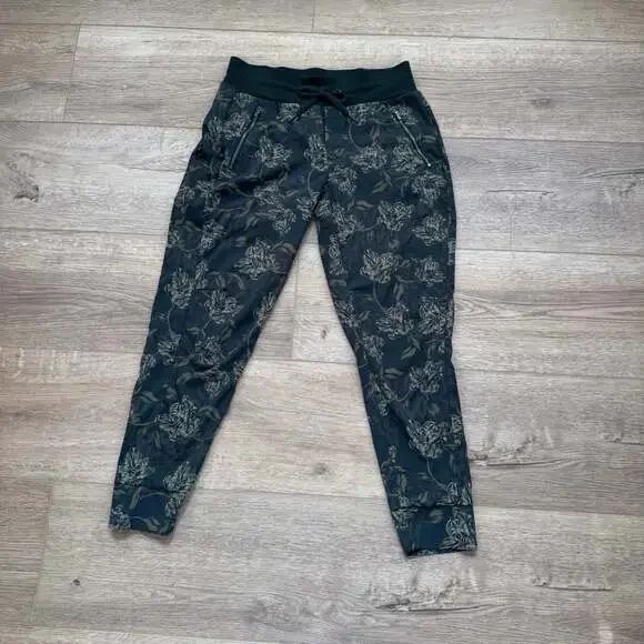 Athleta Trekkie North Printed Jogger Olive Floral Size 6 Lightweight Hiking - Picture 2 of 9